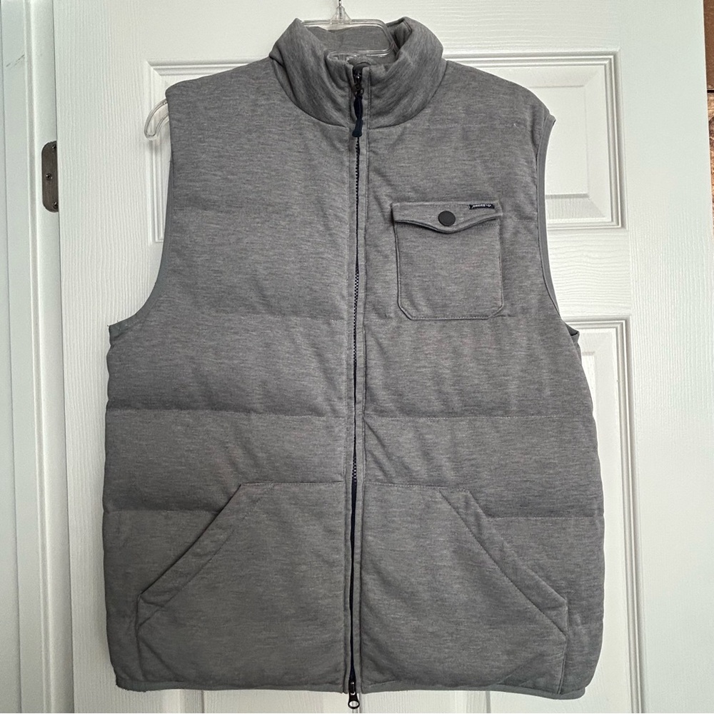 johnnie-O Surfer Logo Vest Men’s‎ Medium Gray Quilted Zip-Up Coastal Insulated
